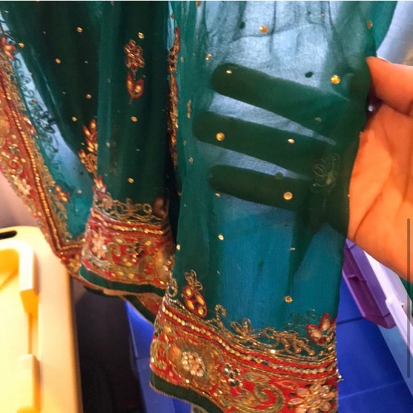 Worn once like new condition 3 peace’s Indian Sarees💐 - Picture 6 of 16